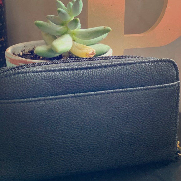 Jessica Simpson Wallet - Picture 2 of 3